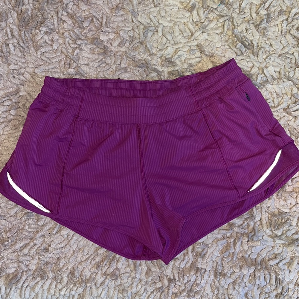 Lululemon Hotty Hot Low-Rise Lined Shorts 2.5